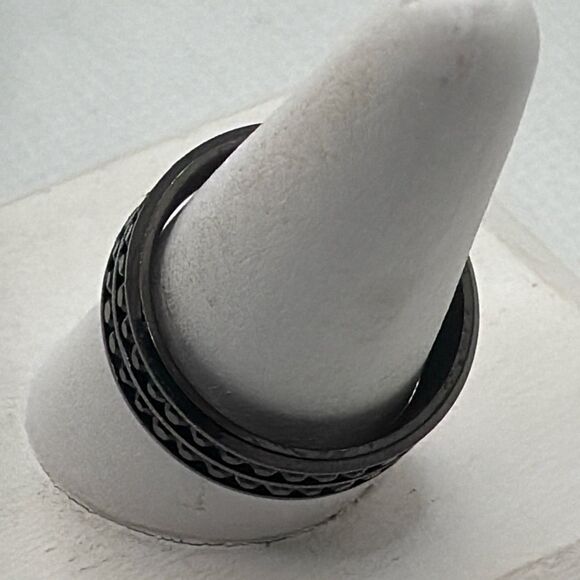 Brand New!!  Size 8 stainless steel black double row zircon stone ring - Picture 2 of 4